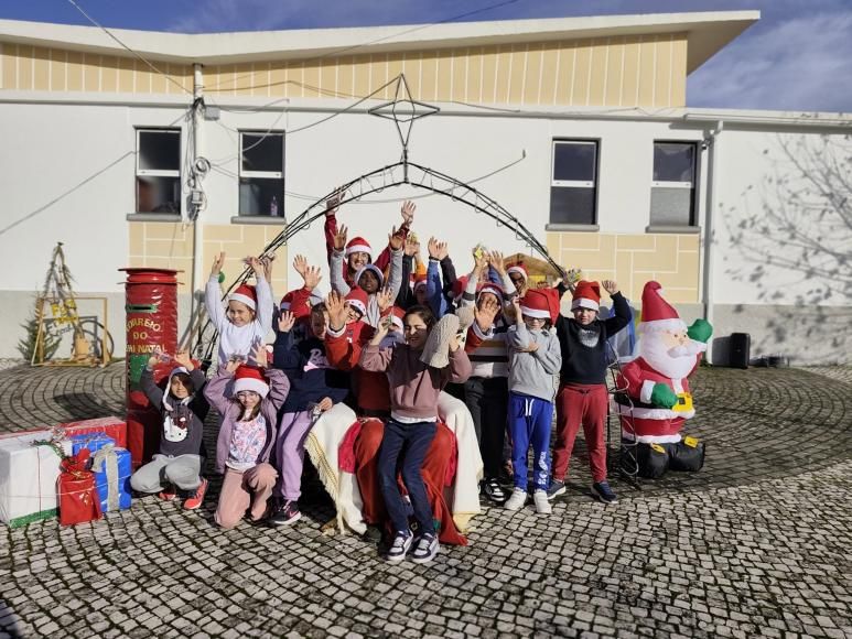 O Pai Natal hoje veio deixar ainda mais Magia &agrave; nossa Freguesia